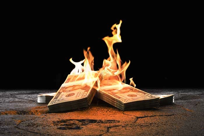 O Ralo Invisível: 5 Lugares Onde Sua Empresa Está Queimando Dinheiro